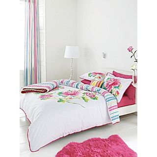 Chinese porcelain bed linen in fuchsia   