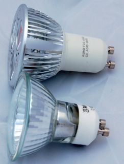 the LED light bulb in comparison to a normal halogen 50 W GU10 bulb