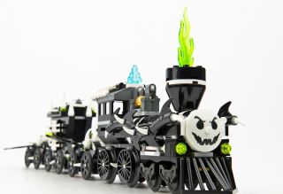 Lego Monster Fighters 9467 THE GHOST TRAIN boxed set + 5 minifigures