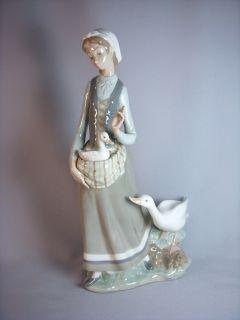 Lladro Girl with GOOSE Figurine 5547