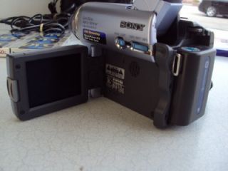 Digital Handycam DCR TRV19 Mini DV Video Camera Recorder Case Tripod