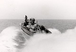 72 built model Diorama dt. Schnellboot im Angriff / Beschuss