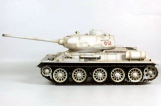 Ferngesteuertes Modell eines Panzer T34/85 mit IR Gefechtsfunktion im