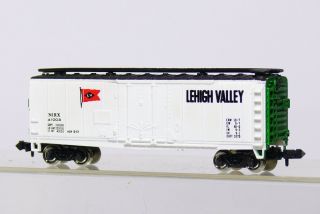 Spur N, 4 achsiger USA gedeckter Güterwagen LEHIGH VALLEY, weiß, TOP