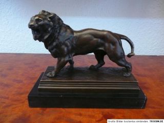 Bronzeskulptur Löwe nach Ch. Valton auf Marmorsockel
