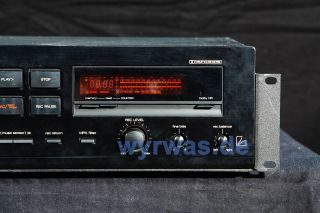 Luxman K 322 Tape Deck Cassettenrecorder mit Rackwanne
