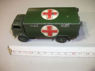 Alter Dinky Toys 626 Military Ambulance bespielt