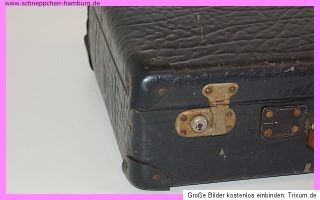 alter schwarzer Koffer aus Fibre wohl vor 1945 innen Papier