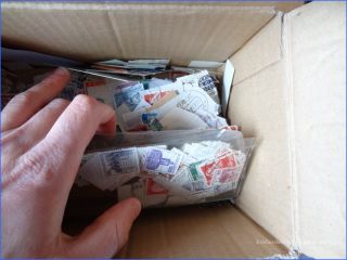 11 KG Briefmarken Kiste mit großen Alben, Tüten   viele Bilder
