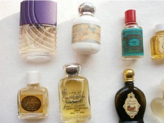 Sammlung 21 Stück Mini Parfum Miniaturen Chanel²  Knowing Dali u.a