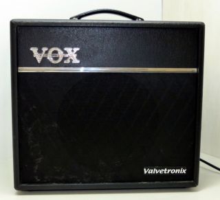 plus Valvetronix Gitarrenverstärker Combo mit Effekten 1 Röhre (957