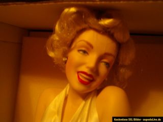 Marilyn Monroe  FRANKLIN MINT HEIRLOOM PORCELAIN DOLL PORZELLAN