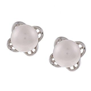 Sterling Silver White Freshwater Pearl Clover Earrings (7 8 mm