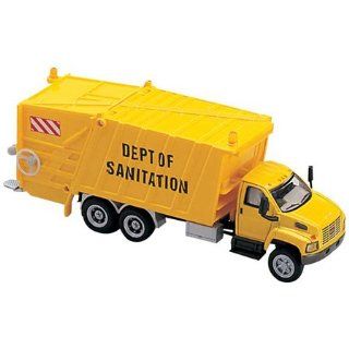 HO Scale GMC Garbage Truck Yellow 3016 88 Toys & Games